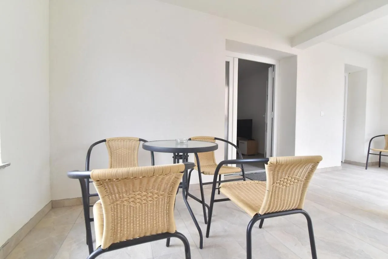 Sandy Beach Apartments location